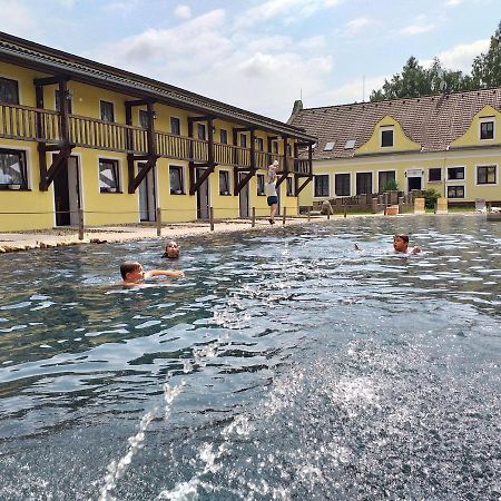 Blatsky Dvur Aparthotel Veseli nad Luznici Exterior photo