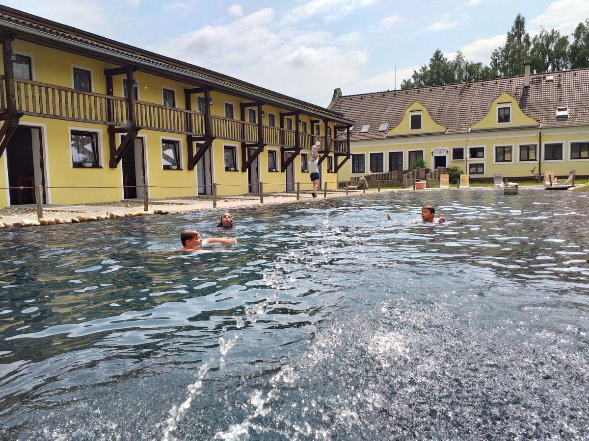 Blatsky Dvur Aparthotel Veseli nad Luznici Exterior photo